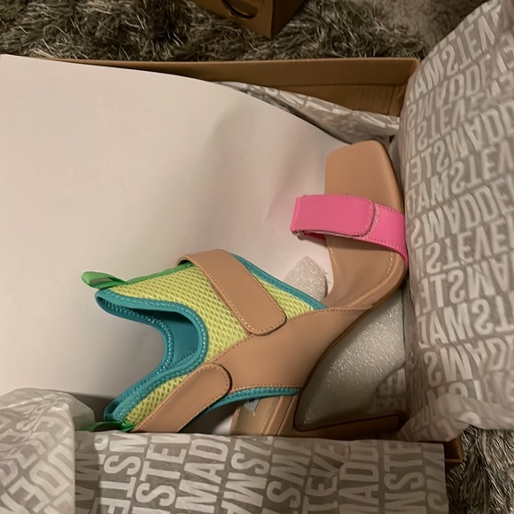 BRAND NEW STEVE MADDEN VIRTUAL TAN/ MUTLI HEELS SIZE 6. MOTIVATED SELLER - Picture 5 of 13